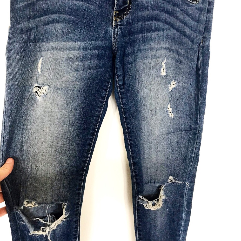 ❌SOLD❌ distressed KanCan skinnies - Picture 3 of 8